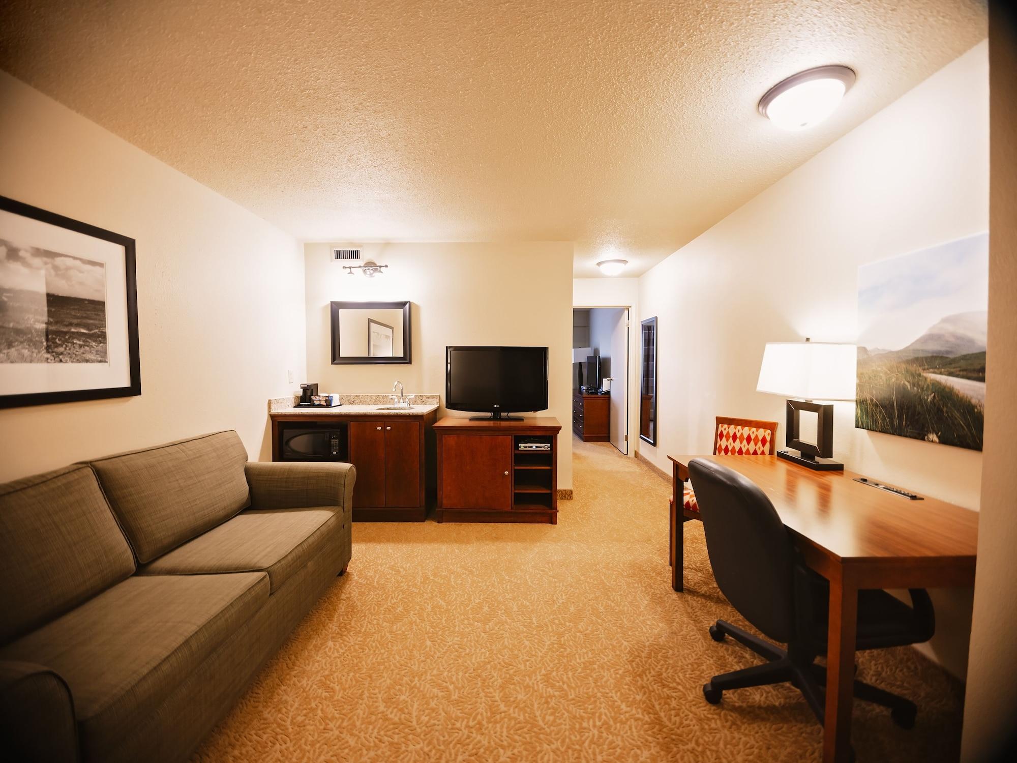 Travelodge Suites By Wyndham Regina - Eastgate Bay Exterior photo