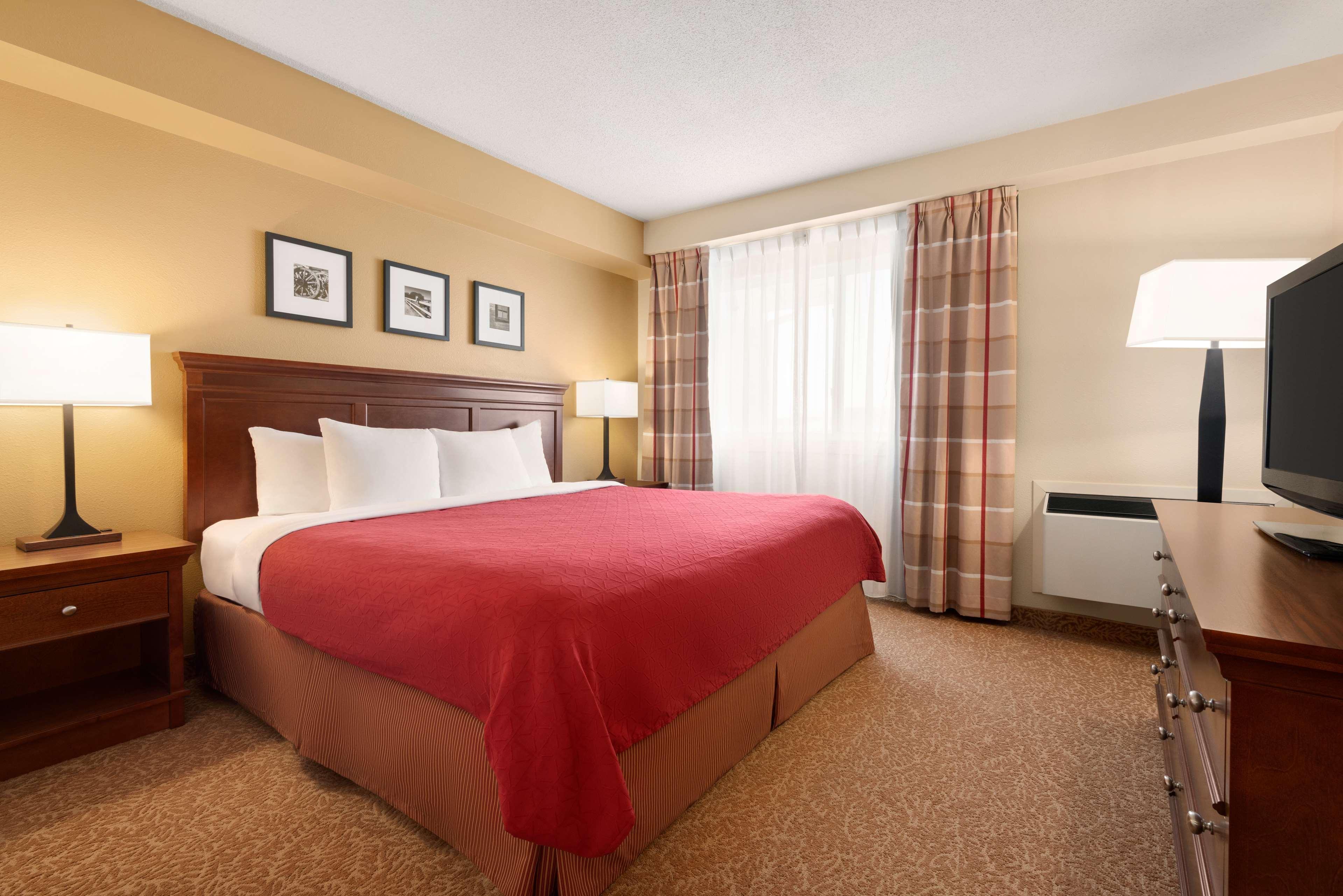 Travelodge Suites By Wyndham Regina - Eastgate Bay Exterior photo