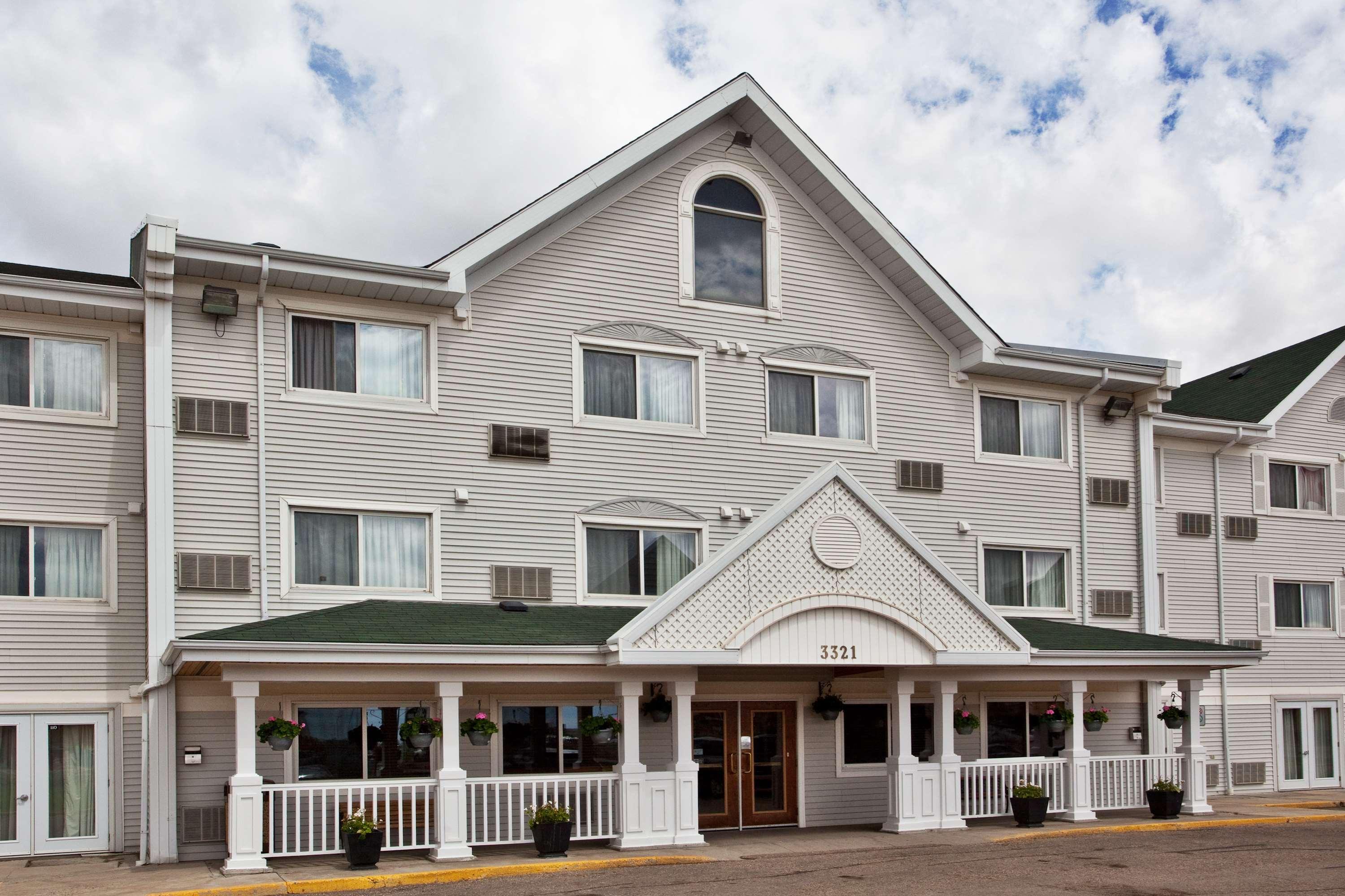 Travelodge Suites By Wyndham Regina - Eastgate Bay Exterior photo