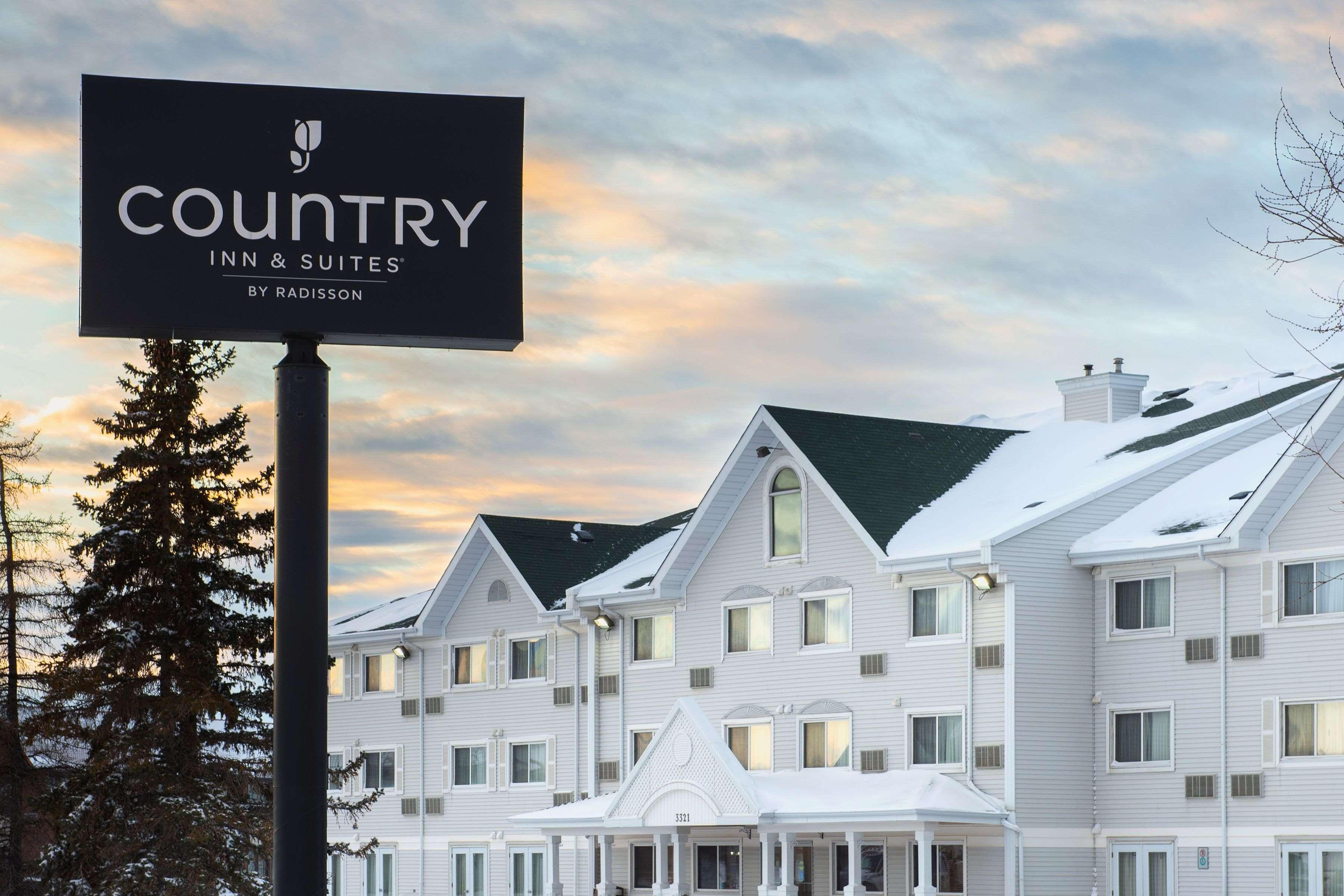 Travelodge Suites By Wyndham Regina - Eastgate Bay Exterior photo