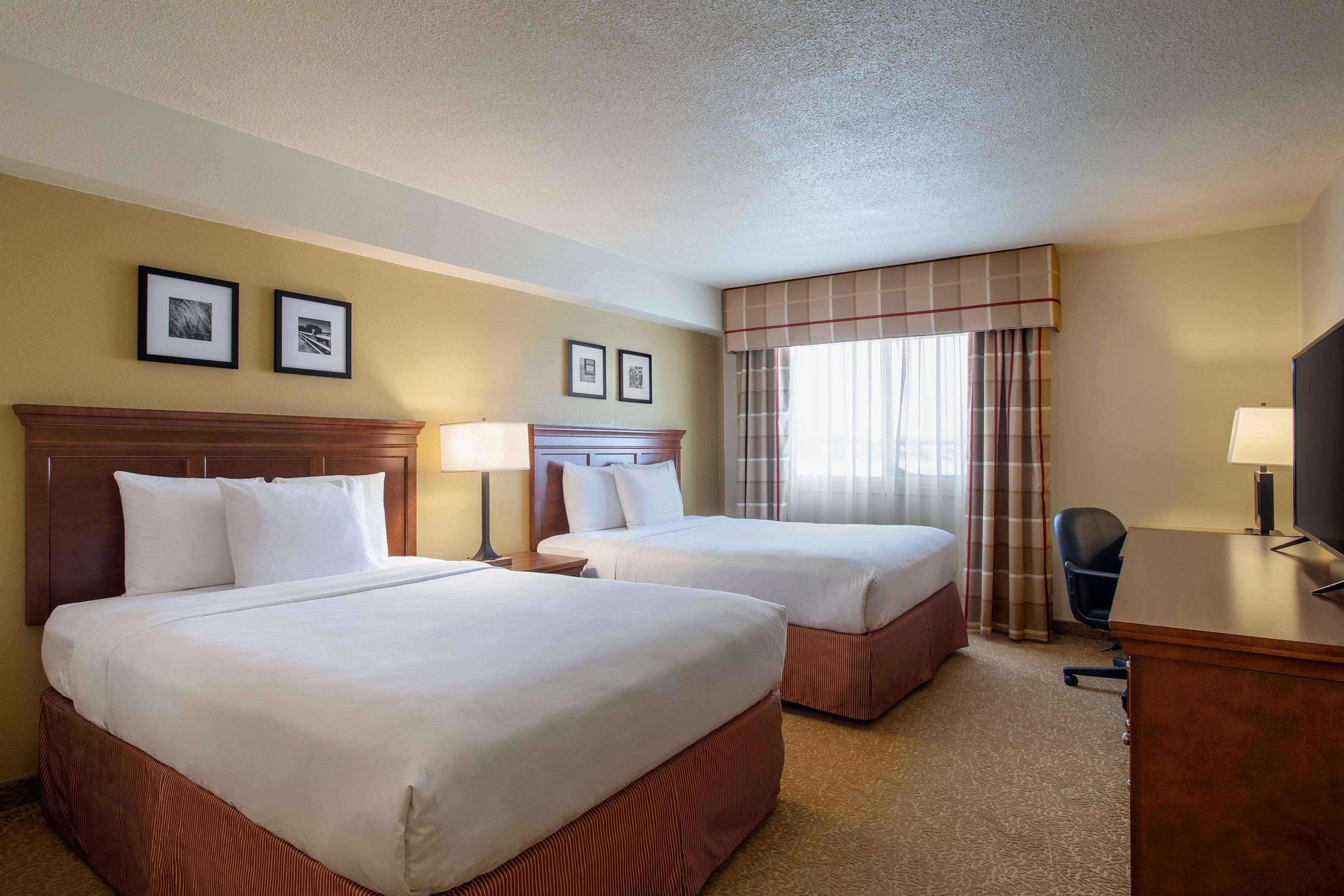 Travelodge Suites By Wyndham Regina - Eastgate Bay Exterior photo