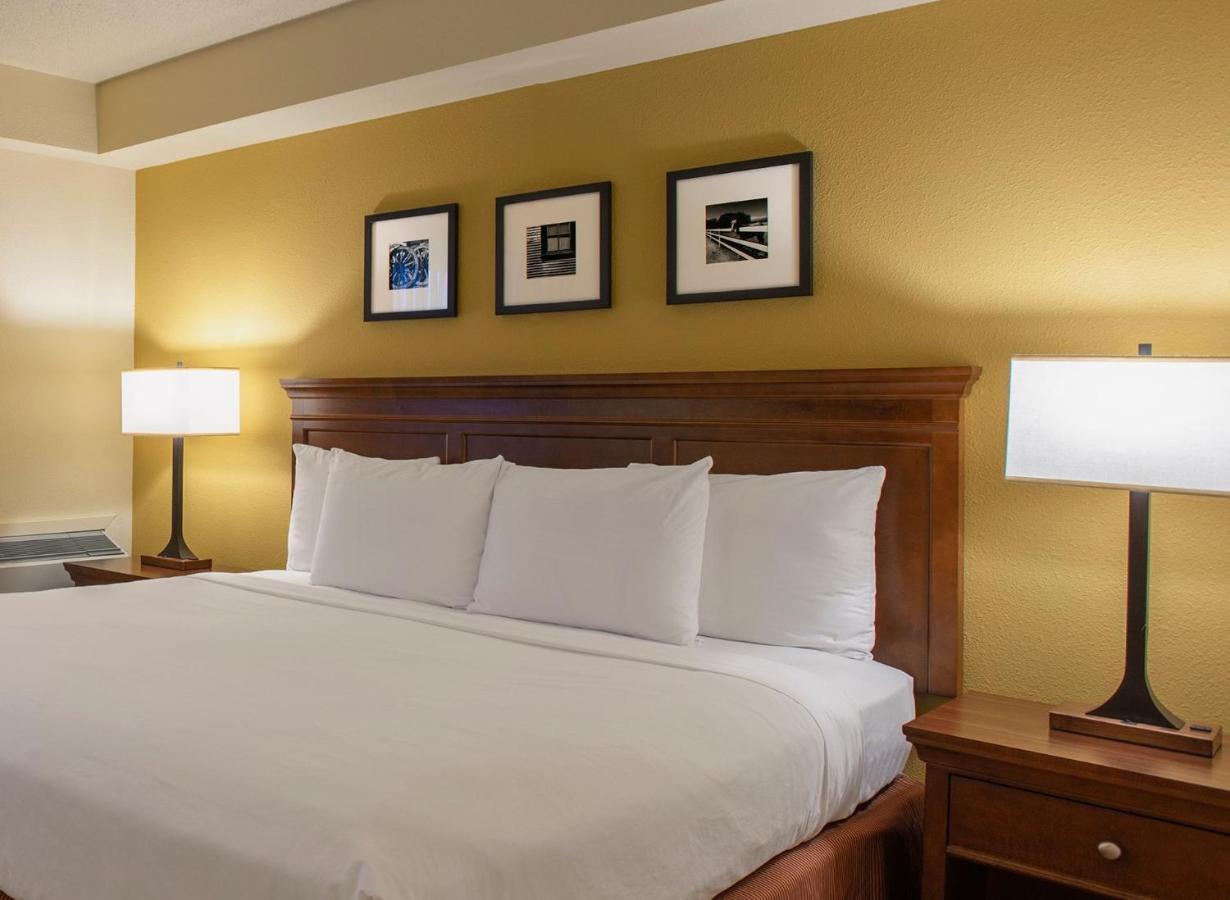 Travelodge Suites By Wyndham Regina - Eastgate Bay Exterior photo